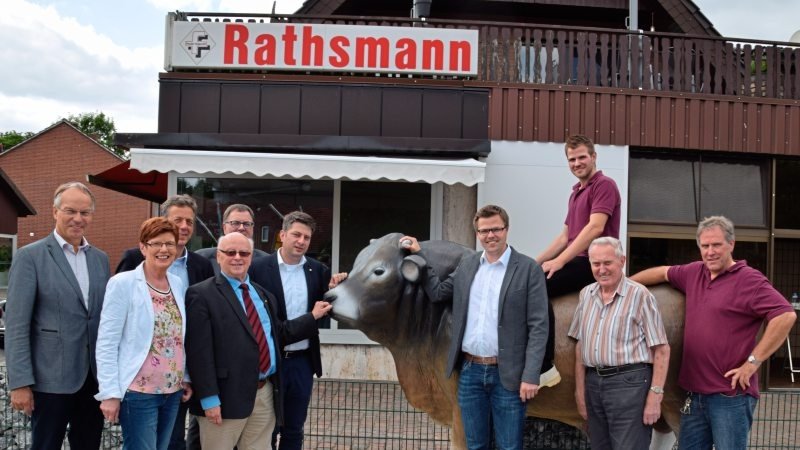 Unterwegs im Emsland, konkret bei der Metzgerei Rathsmann in Lünne, im August 2017 mit den Agrarpolitikern der CDU-Landtagsfraktion. (Foto: Lingener Tagespost)
