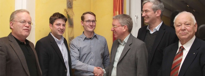 Glückwünsche für den neuen CDU-Ortsverbandsvorsitzenden Martin Kahlert. Unser Foto zeigt (von links) Vorgänger Manfred Motzek, den CDU-Kreisvorsitzenden Christian Calderone, Martin Kahlert, das CDU-Landtagsmitglied Martin Bäumer, den Bundestagsabgeordneten Mathias Middelberg sowie den Alt-GMHütter Ehrenvorsitzenden Willi Frische im Alt-Georgsmarienhütter Kolpinghaus.