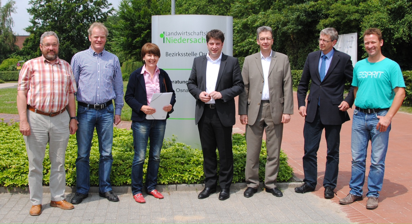 Informationsaustausch. Friedrich Steffen, Andreas Kroll (Vorsitzender des Kreislandvolkverbandes Wittlage), MdL Gerda Hövel, Christian Calderone, Martin Andrees, Jörg Schomborg und Stefan John. Foto: privat