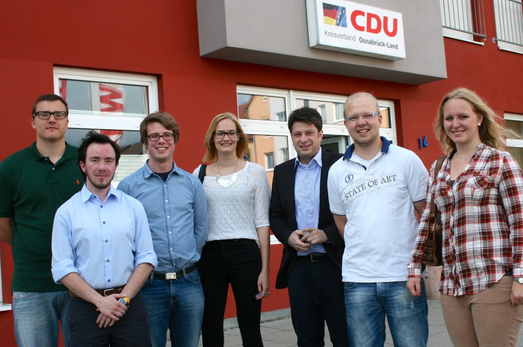 Start der Talentschmiede 2014: CDU-Kreisvorsitzender Christian Calderone (3. von rechts) begrüßte sechs Jugendliche aus dem Landkreis Osnabrück im Nachwuchsförderprogramm der CDU in Niedersachsen. Foto:CDU