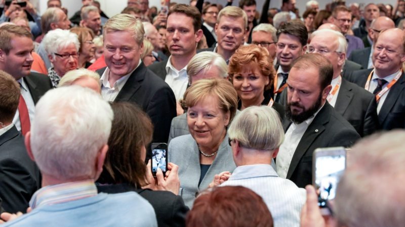 Angel Merkel bei ihrer Ankunft in der Osnabrückhalle.