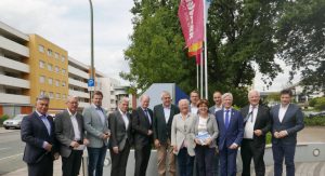Gruppenfoto der CDU-Landtagsabgeordneten vor der Handwerkskammer in Osnabrück.